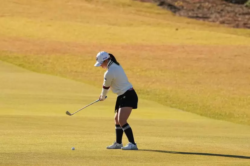 吉田優利のアイアンスイング（斜め前方）連続写真【2021年JLPGAツアーチャンピオンシップリコーカップ】