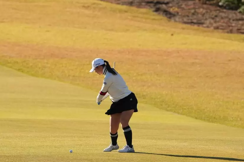 吉田優利のアイアンスイング（斜め前方）連続写真【2021年JLPGAツアーチャンピオンシップリコーカップ】