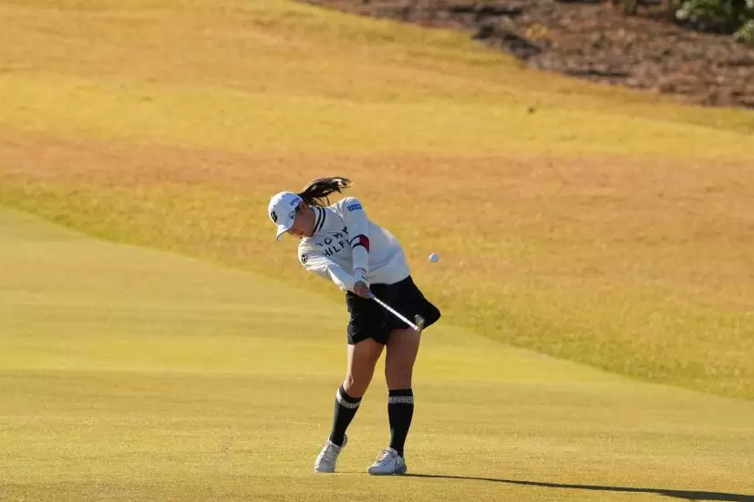 吉田優利のアイアンスイング（斜め前方）連続写真【2021年JLPGAツアーチャンピオンシップリコーカップ】