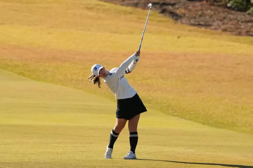 吉田優利のアイアンスイング（斜め前方）連続写真【2021年JLPGAツアーチャンピオンシップリコーカップ】