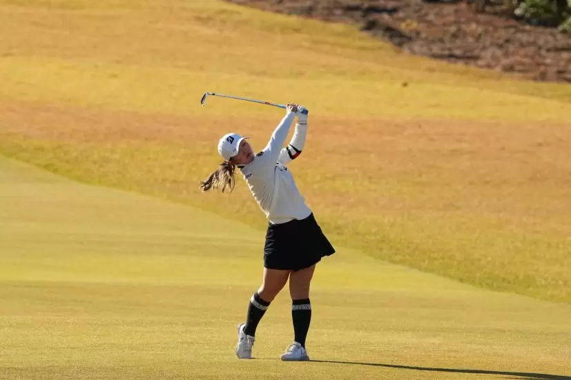 吉田優利のアイアンスイング（斜め前方）連続写真【2021年JLPGAツアーチャンピオンシップリコーカップ】