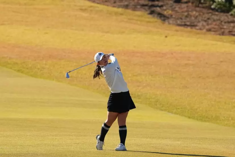 吉田優利のアイアンスイング（斜め前方）連続写真【2021年JLPGAツアーチャンピオンシップリコーカップ】