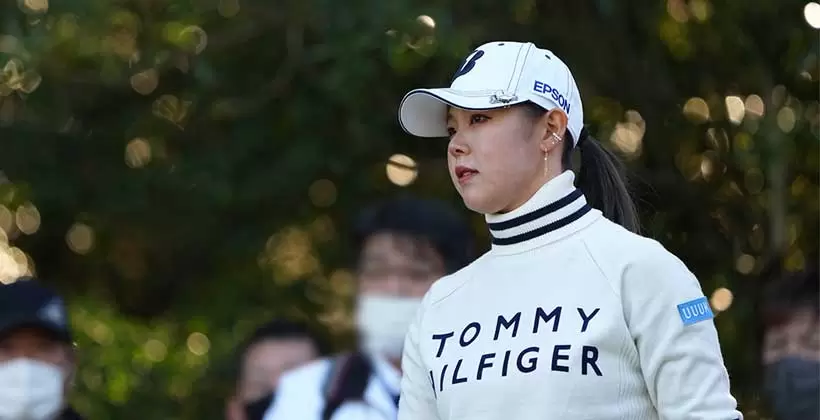 吉田優利のアイアンスイング（斜め前方）連続写真【2021年JLPGAツアーチャンピオンシップリコーカップ】