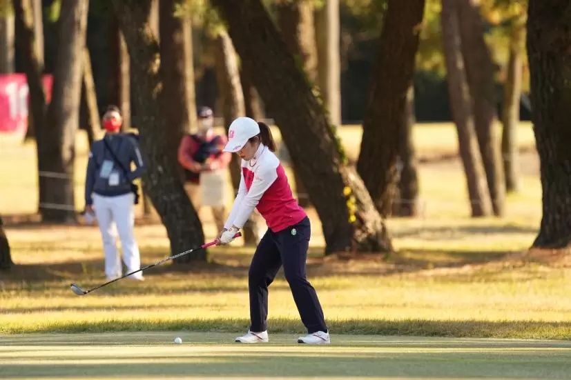 古江彩佳のフェアウェイウッドスイング（斜め前方）連続写真【2021年JLPGAツアーチャンピオンシップリコーカップ】