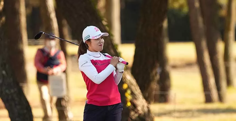 古江彩佳のフェアウェイウッドスイング（斜め前方）連続写真【2021年JLPGAツアーチャンピオンシップリコーカップ】