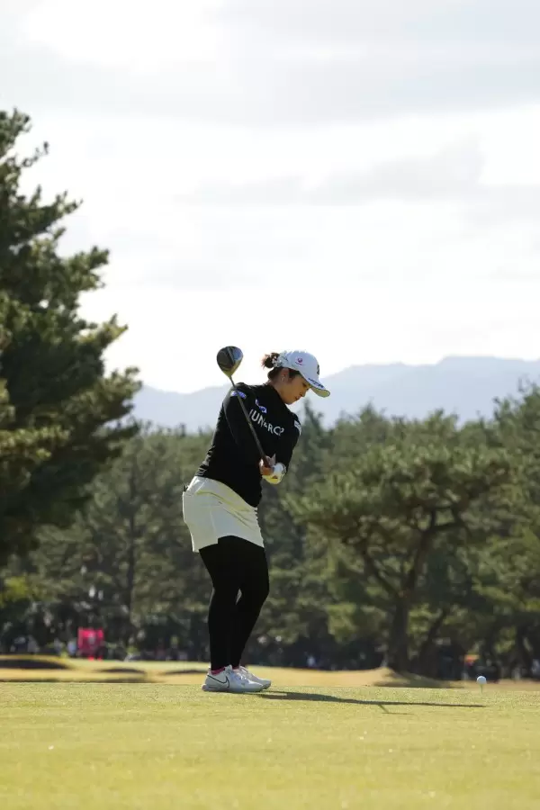 三ヶ島かなのドライバースイング（後方）連続写真【2021年JLPGAツアーチャンピオンシップリコーカップ】