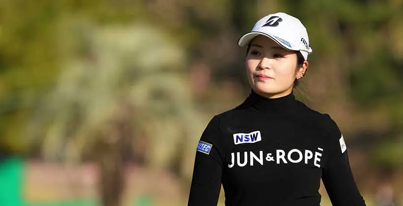 三ヶ島かなのアイアンスイング（斜め前方）連続写真【2021年JLPGAツアーチャンピオンシップリコーカップ】