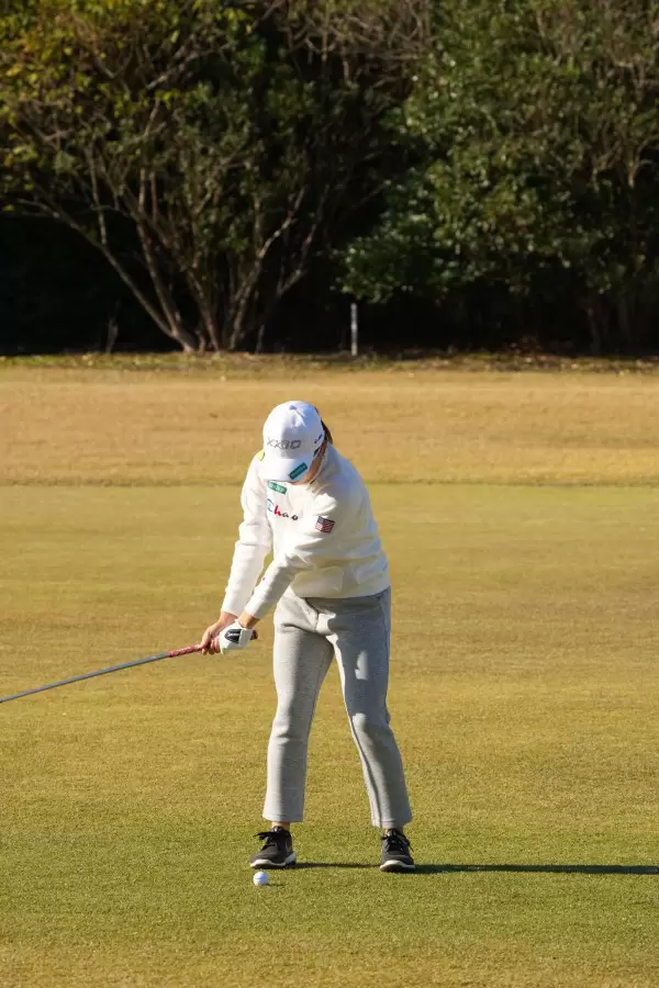 勝みなみのアイアンスイング（前方）連続写真【2021年JLPGAツアーチャンピオンシップリコーカップ】