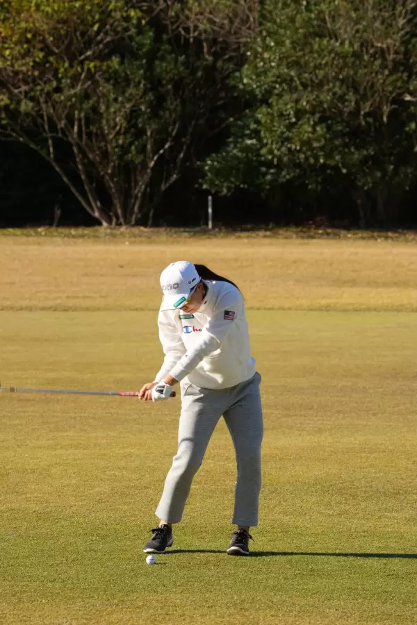 勝みなみのアイアンスイング（前方）連続写真【2021年JLPGAツアーチャンピオンシップリコーカップ】