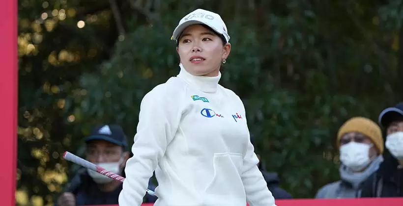 勝みなみのアイアンスイング（前方）連続写真【2021年JLPGAツアーチャンピオンシップリコーカップ】