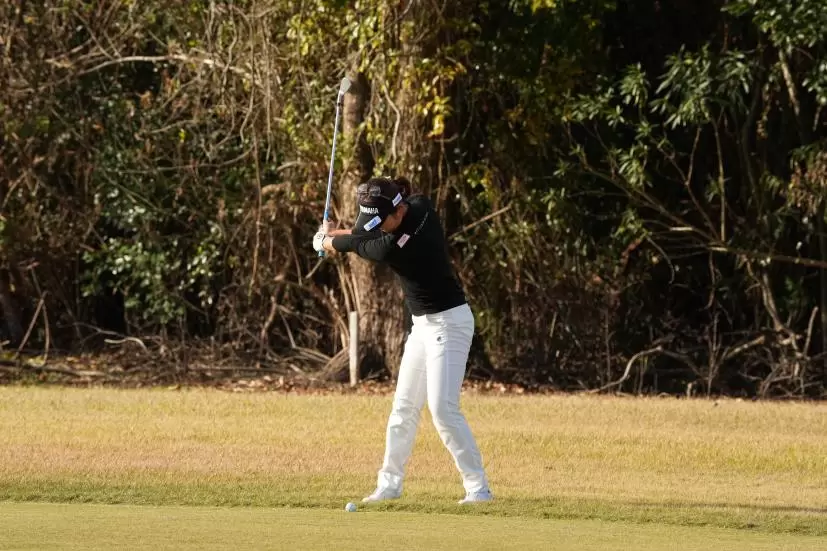 植竹希望のアイアンスイング（前方）連続写真【2021年JLPGAツアーチャンピオンシップリコーカップ】