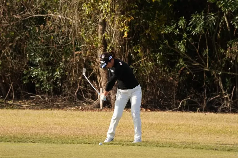 植竹希望のアイアンスイング（前方）連続写真【2021年JLPGAツアーチャンピオンシップリコーカップ】