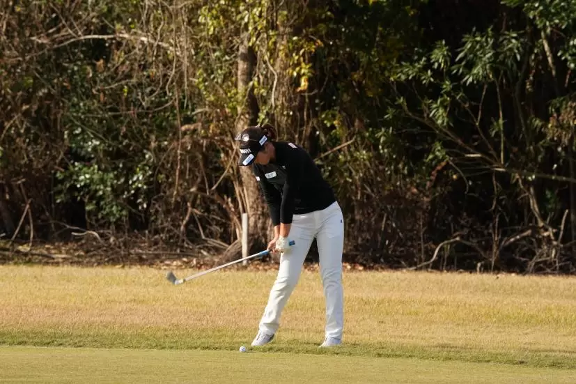 植竹希望のアイアンスイング（前方）連続写真【2021年JLPGAツアーチャンピオンシップリコーカップ】