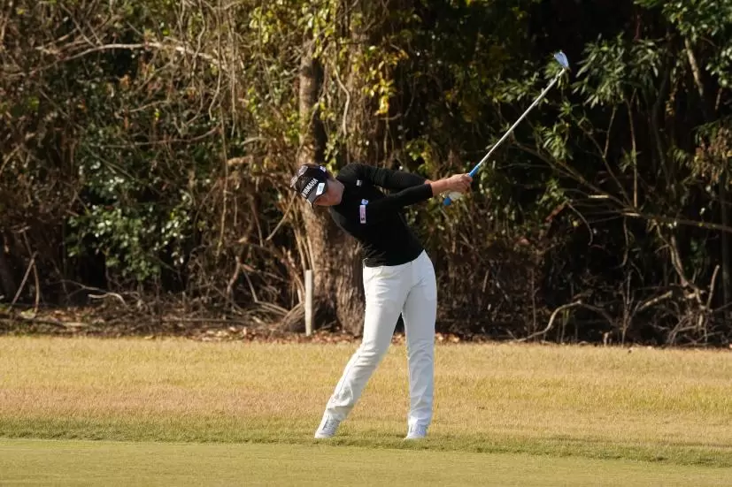 植竹希望のアイアンスイング（前方）連続写真【2021年JLPGAツアーチャンピオンシップリコーカップ】