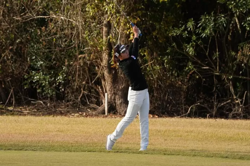 植竹希望のアイアンスイング（前方）連続写真【2021年JLPGAツアーチャンピオンシップリコーカップ】