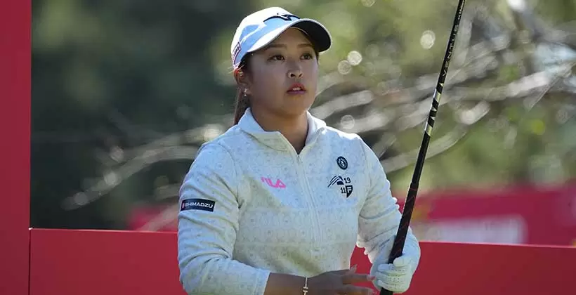 西郷真央のウェッジスイング（バンカー）連続写真【2021年JLPGAツアーチャンピオンシップリコーカップ】