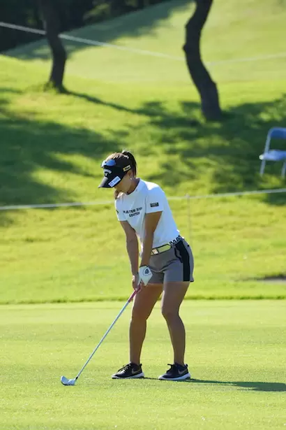 上田桃子　アイアンスイング｜アドレス