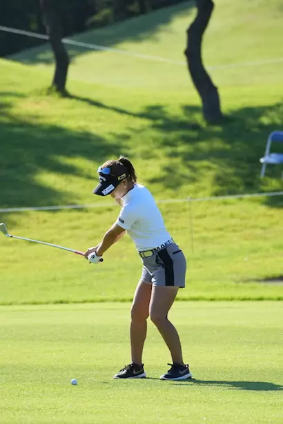 上田桃子　アイアンスイング｜バックスイング②