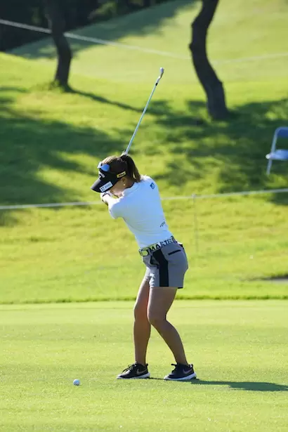 上田桃子　アイアンスイング｜バックスイング③