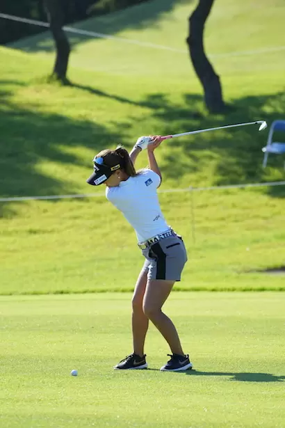 田桃子　アイアンスイング｜切り返し（トップ）