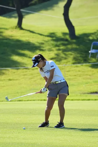 上田桃子　アイアンスイング｜ダウンスイング③