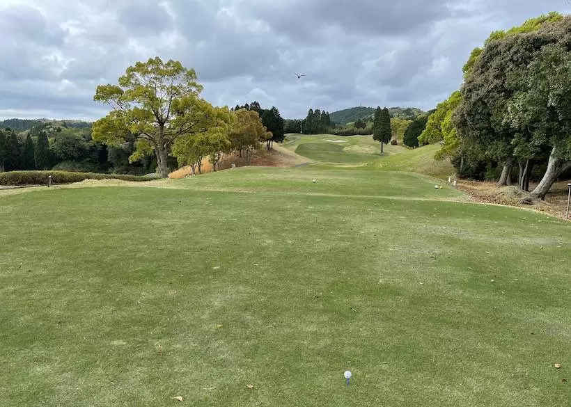 野村タケオが一人でゴルフ「マグレガーカントリーでの一人ラウンドが最高でした～！」