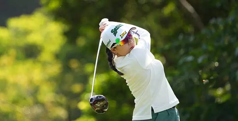 勝みなみのドライバースイング（後方）連続写真【2022年ダイキンオーキッドレディスゴルフトーナメント】