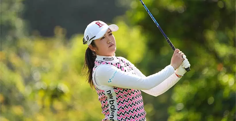 稲見萌寧のドライバースイング（後方）連続写真【2022年ダイキンオーキッドレディスゴルフトーナメント】