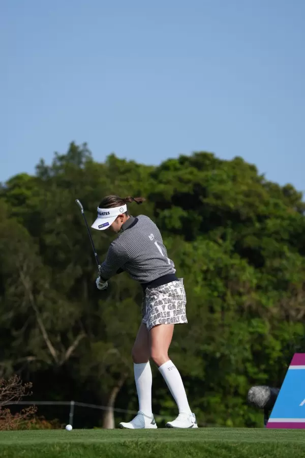 原英莉花のアイアンスイング（ティショット）連続写真【2022年ダイキンオーキッドレディスゴルフトーナメント】