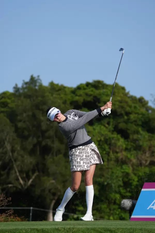 原英莉花のアイアンスイング（ティショット）連続写真【2022年ダイキンオーキッドレディスゴルフトーナメント】