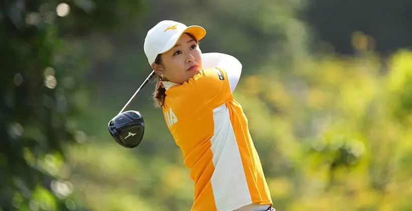 西郷真央のドライバースイング（後方）連続写真【2022年ダイキンオーキッドレディスゴルフトーナメント】