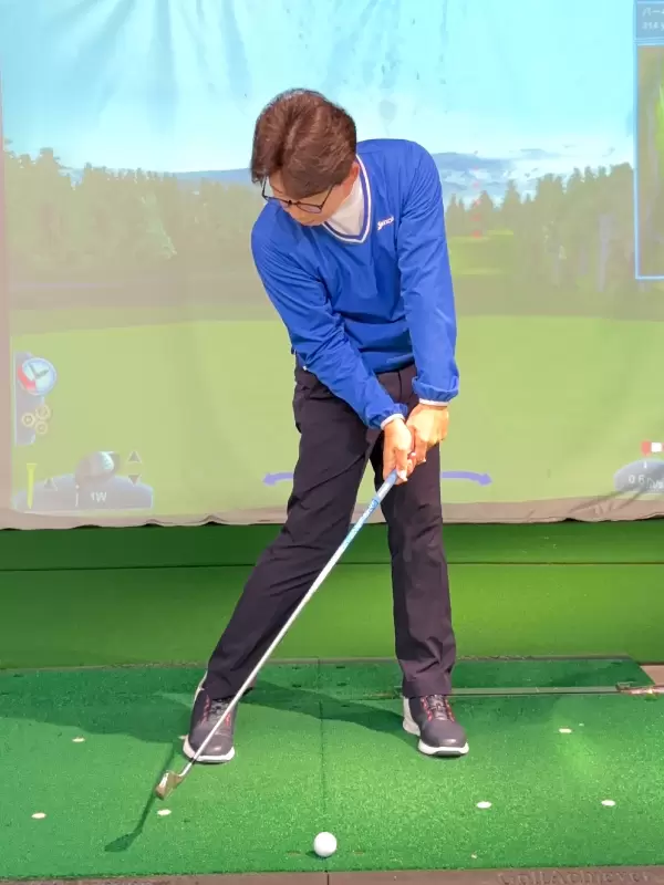 腰をしっかり回転させて左足へのウエートシフトを確実に行いましょう