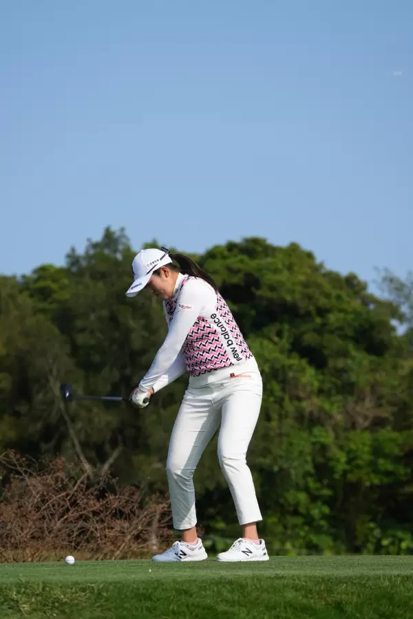 稲見萌寧のユーティリティスイング（ティショット）連続写真【2022年ダイキンオーキッドレディスゴルフトーナメント】