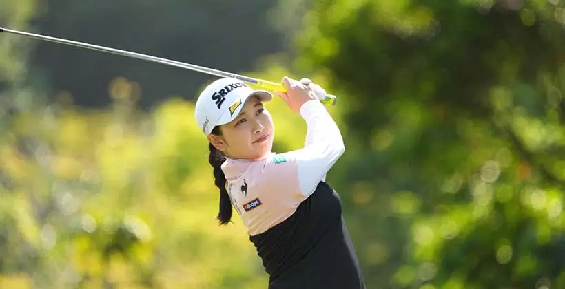 小祝さくらのフェアウェイウッドスイング(斜め前方)連続写真【2022年ダイキンオーキッドレディスゴルフトーナメント】