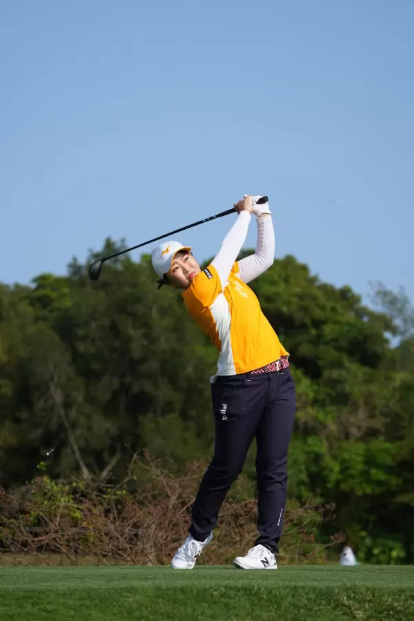 西郷真央のユーティリティスイング（ティショット）連続写真【2022年ダイキンオーキッドレディスゴルフトーナメント】