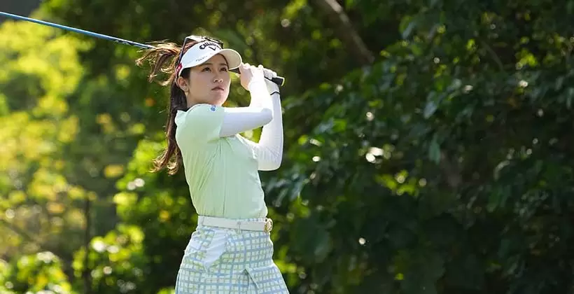 西村優菜のフェアウェイウッドスイング（ティショット）連続写真【2022年ダイキンオーキッドレディスゴルフトーナメント】