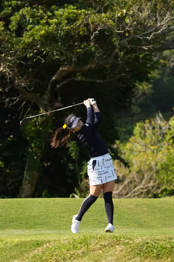 河本結のドライバースイング（斜め前方）連続写真【2022年ダイキンオーキッドレディスゴルフトーナメント】