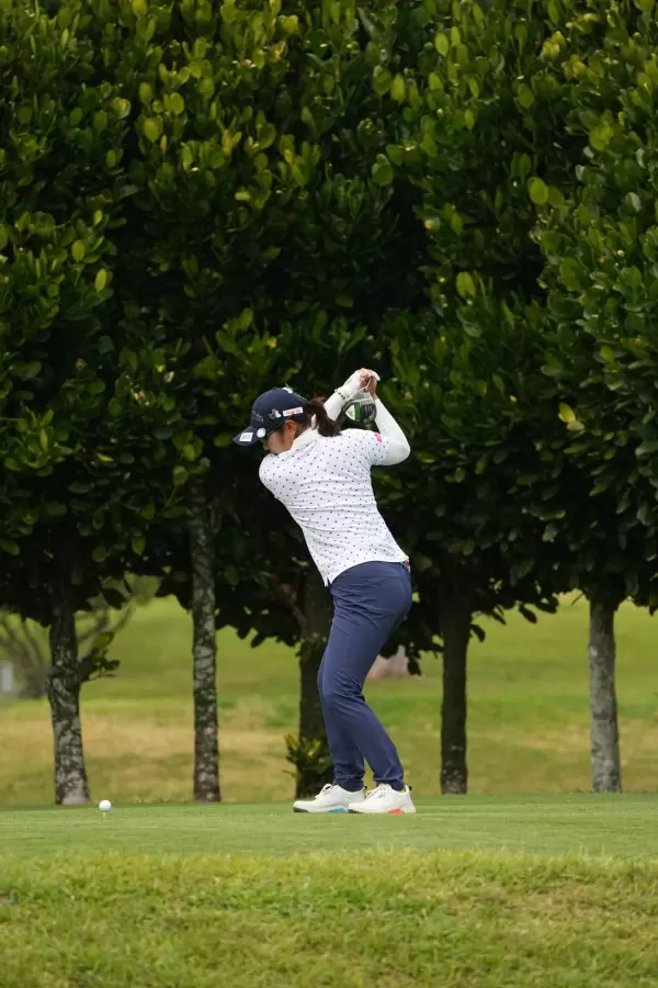 藤田さいきのドライバースイング（斜め前方）連続写真【2022年ダイキンオーキッドレディスゴルフトーナメント】