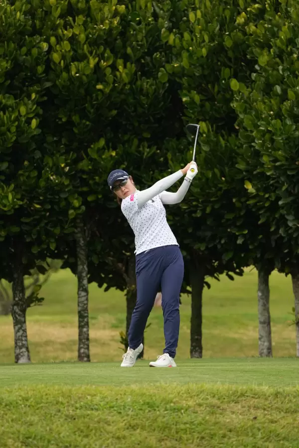 藤田さいきのドライバースイング（斜め前方）連続写真【2022年ダイキンオーキッドレディスゴルフトーナメント】