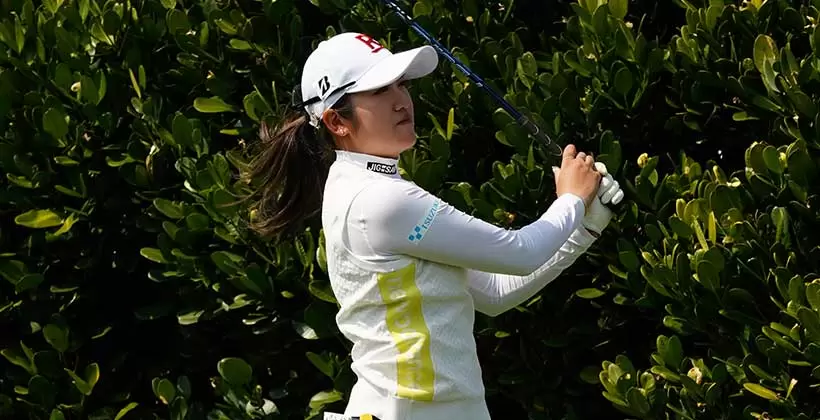 稲見萌寧のドライバースイング（斜め前方）連続写真【2022年ダイキンオーキッドレディスゴルフトーナメント】