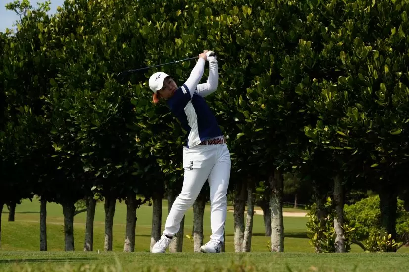 西郷真央のドライバースイング（斜め前方）連続写真【2022年ダイキンオーキッドレディスゴルフトーナメント】