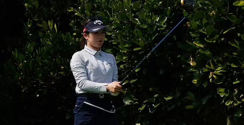 西村優菜のドライバースイング（斜め前方）連続写真【2022年ダイキンオーキッドレディスゴルフトーナメント】
