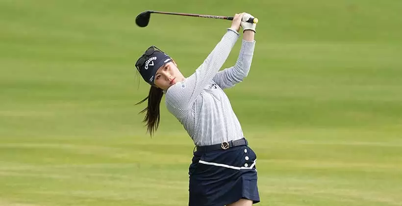 西村優菜のフェアウェイウッドスイング(斜め前方)連続写真【2022年ダイキンオーキッドレディスゴルフトーナメント】