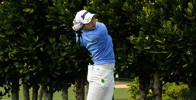 小祝さくらのドライバースイング(斜め前方)連続写真【2022年ダイキンオーキッドレディスゴルフトーナメント】