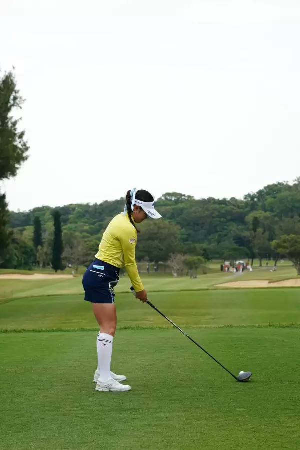 河本結のドライバースイング（後方）連続写真【2022年ダイキンオーキッドレディスゴルフトーナメント】