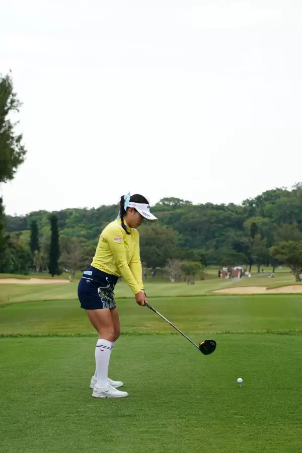 河本結のドライバースイング（後方）連続写真【2022年ダイキンオーキッドレディスゴルフトーナメント】