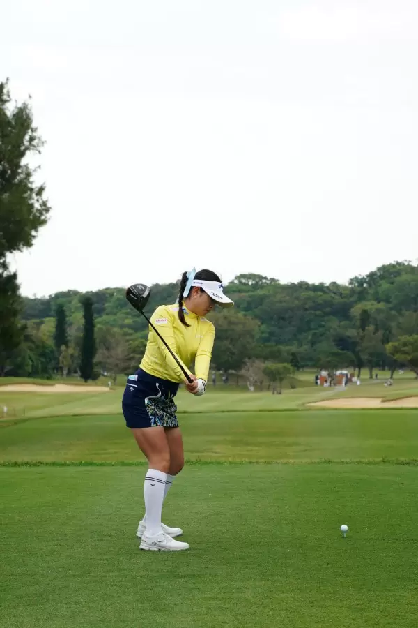 河本結のドライバースイング（後方）連続写真【2022年ダイキンオーキッドレディスゴルフトーナメント】