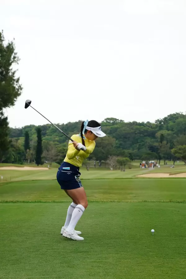 河本結のドライバースイング（後方）連続写真【2022年ダイキンオーキッドレディスゴルフトーナメント】