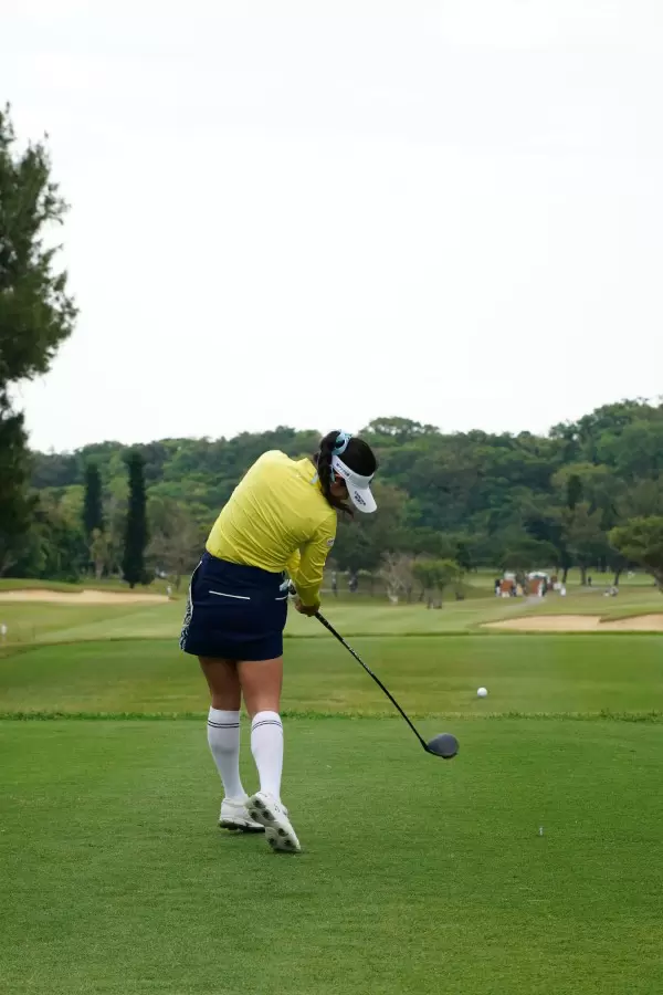 河本結のドライバースイング（後方）連続写真【2022年ダイキンオーキッドレディスゴルフトーナメント】