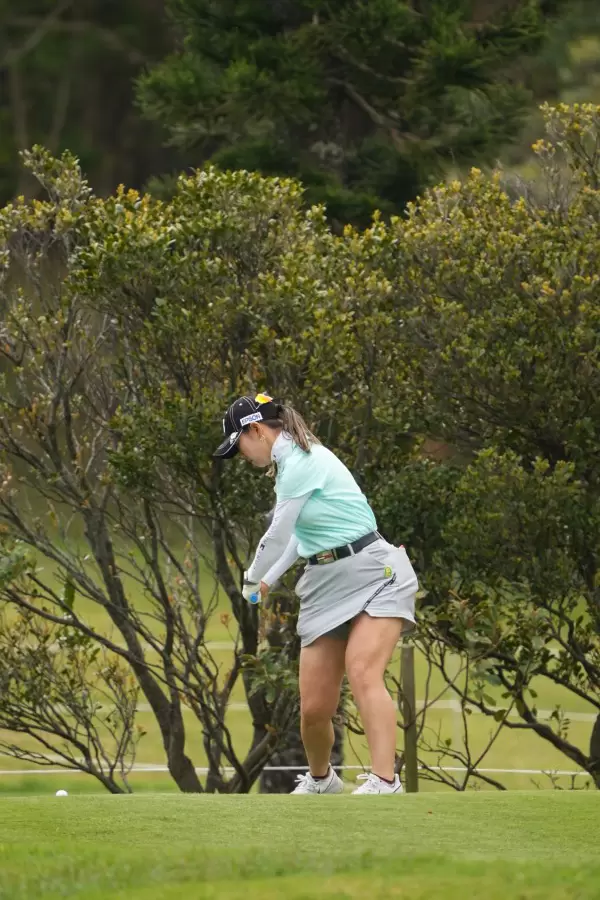 吉田優利のドライバースイング（斜め前方）連続写真【2022年ダイキンオーキッドレディスゴルフトーナメント】